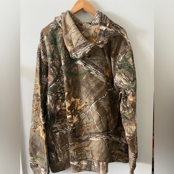 Realtree Camouflage Hunting Hoodie - Picture 2 of 8